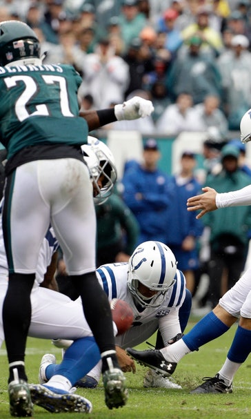 It's good! Colts' Adam Vinatieri ties NFL field-goal record